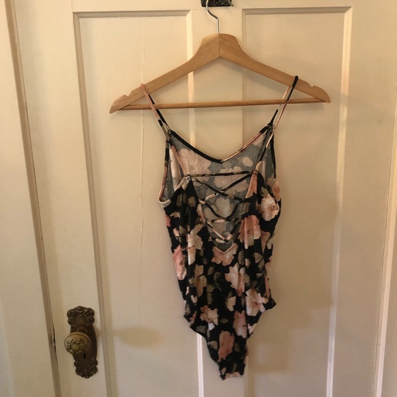 Floral strapy back American eagle bodysuit - Picture 2 of 3